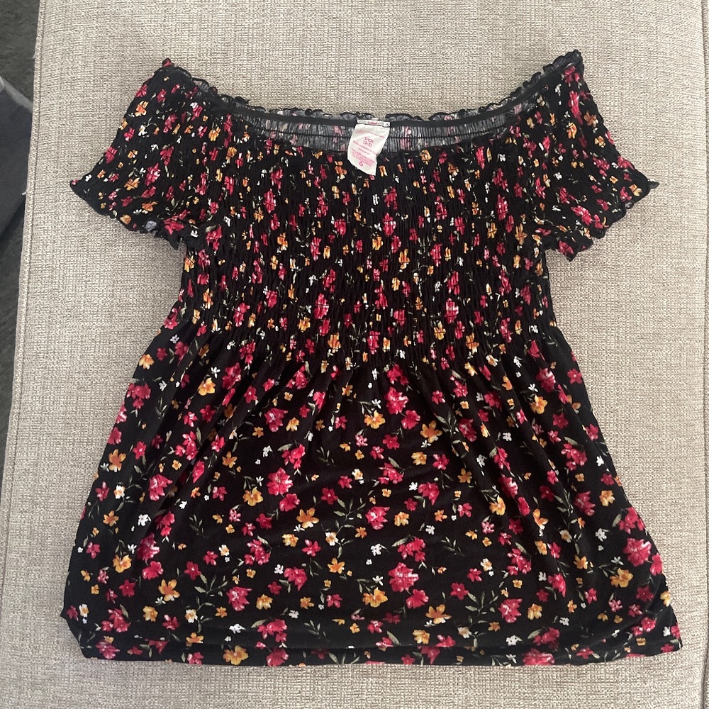 Used - Women’s No Boundaries Blouse (S)